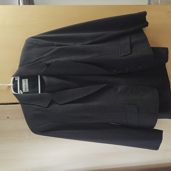 Suit - Picture 1 of 3